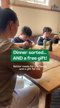 HelloFresh ad — Dinner sorted and a free gift included